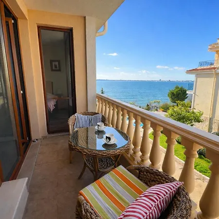 Royal Bay-i Seaview アパート スヴェティ・ヴラス