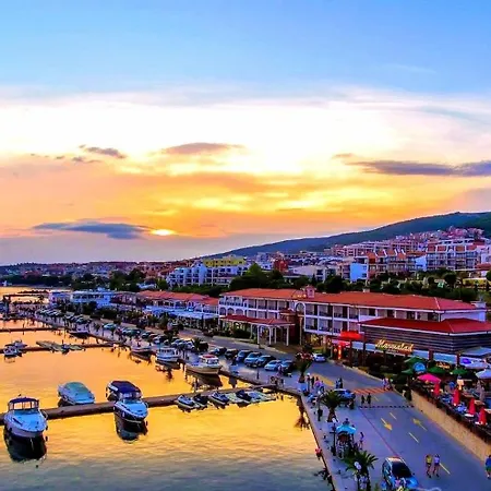 Апартаменты Royal Bay-i Seaview Свети-Влас