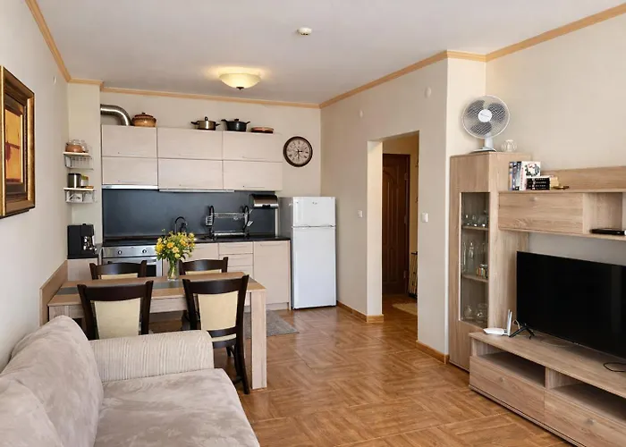 Royal Bay-i Seaview Apartment *