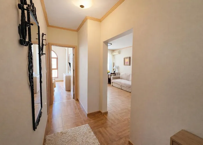 아파트 Royal Bay-i Seaview 스베티 블라스